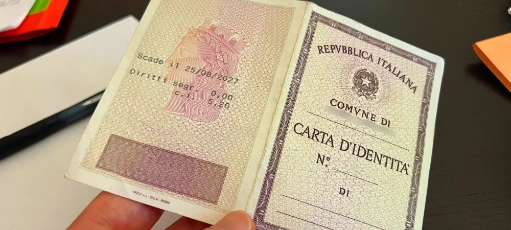 Ultimi giorni per andare all'estero con la vecchia carta d'identità