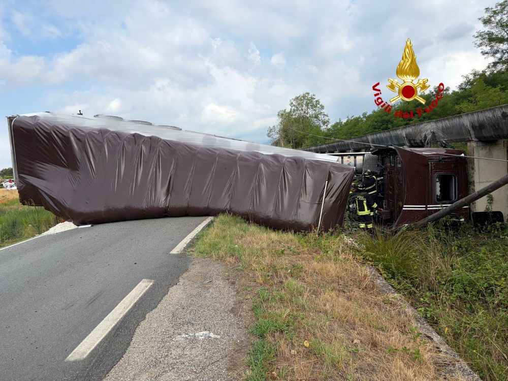 camion si ribalta