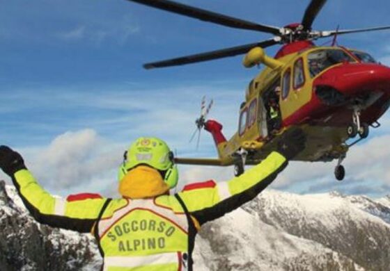 alpinista precipita in un crepaccio