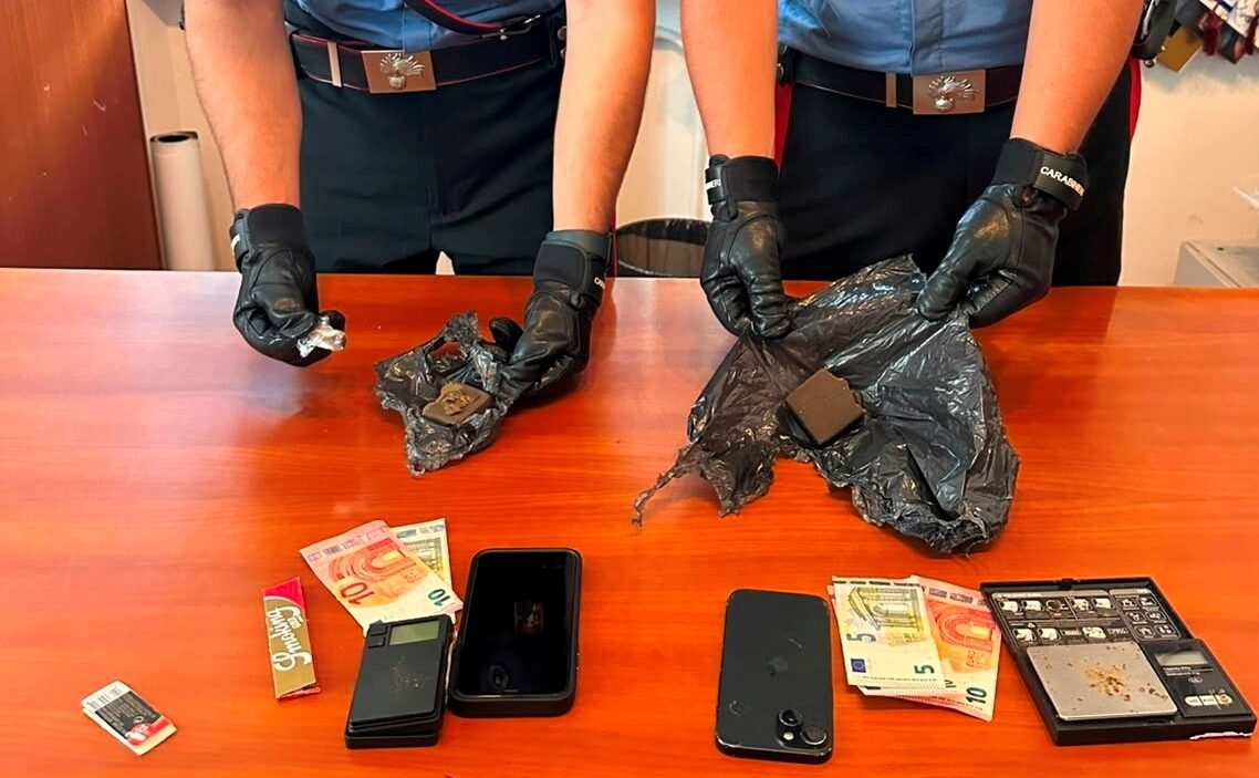Contrasto allo spaccio: due denunce e oltre 100 grammi di hashish sequestrati