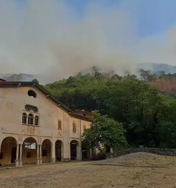 Salvo il santuario del Cavallero, l’incendio a ridosso del torrente Sessera