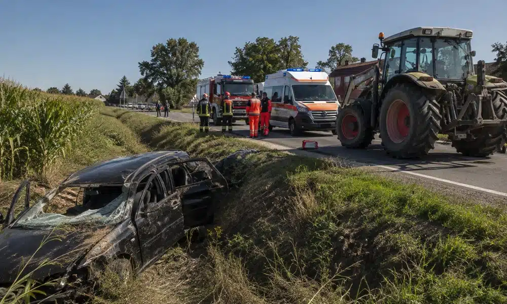 Schianto tra auto e trattore, muore un uomo di 61 anni