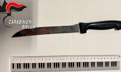 Accoltella un conoscente al volto e alla gamba: arrestato