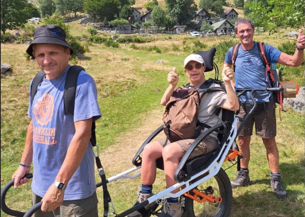 La montagna apre a tutti grazie alla “joelette”