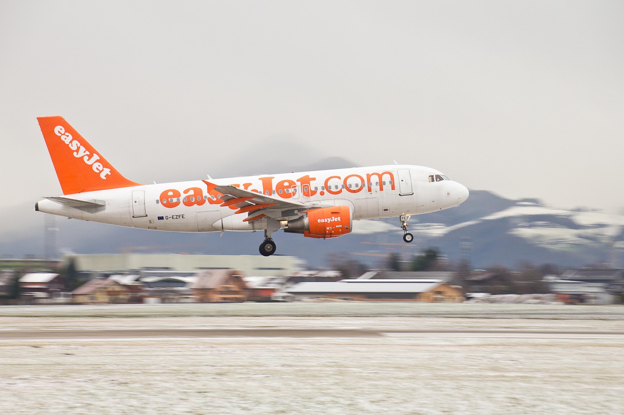 Aereo di easyJet in decollo