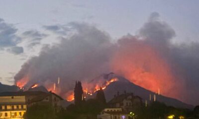 Il fuoco sta raggiungendo baite e abitazioni