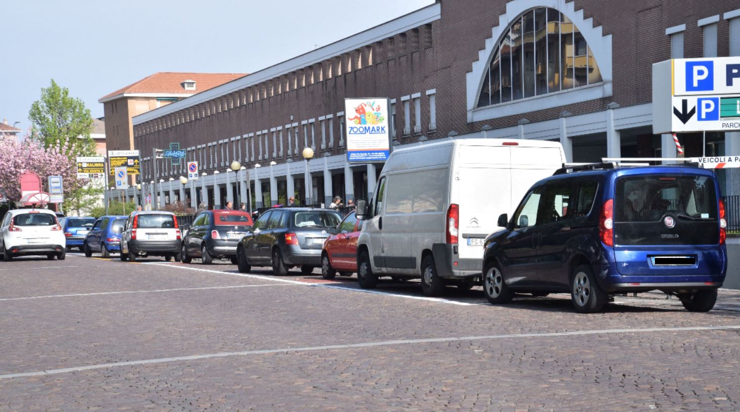 Mercato, il sindaco rassicura: «I parcheggi ci sono, ecco il nostro piano»