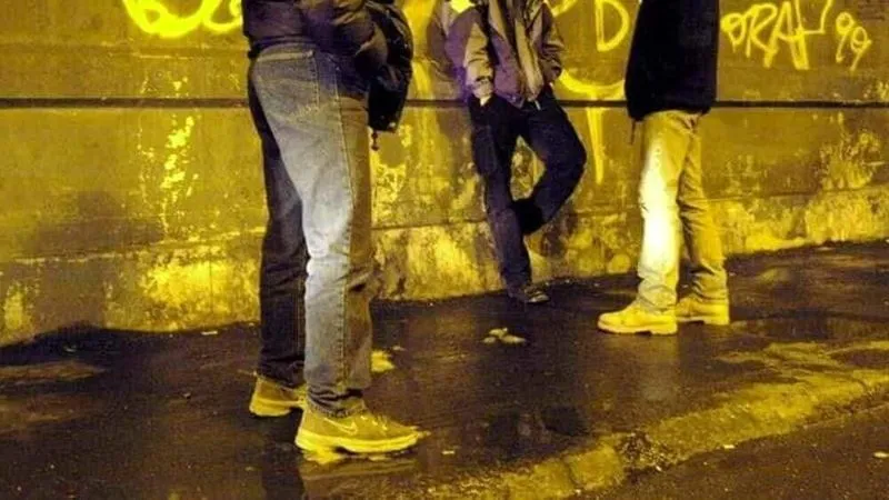 Si lamenta degli chiamazzi e le regalano tappi per le orecchie