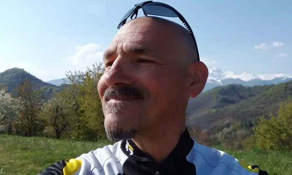 Infermiere di 55 anni muore in un incidente sulla moto