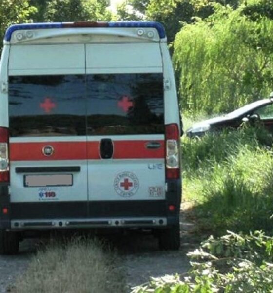 Colto da un raptus prende a sprangate una 12enne al parco