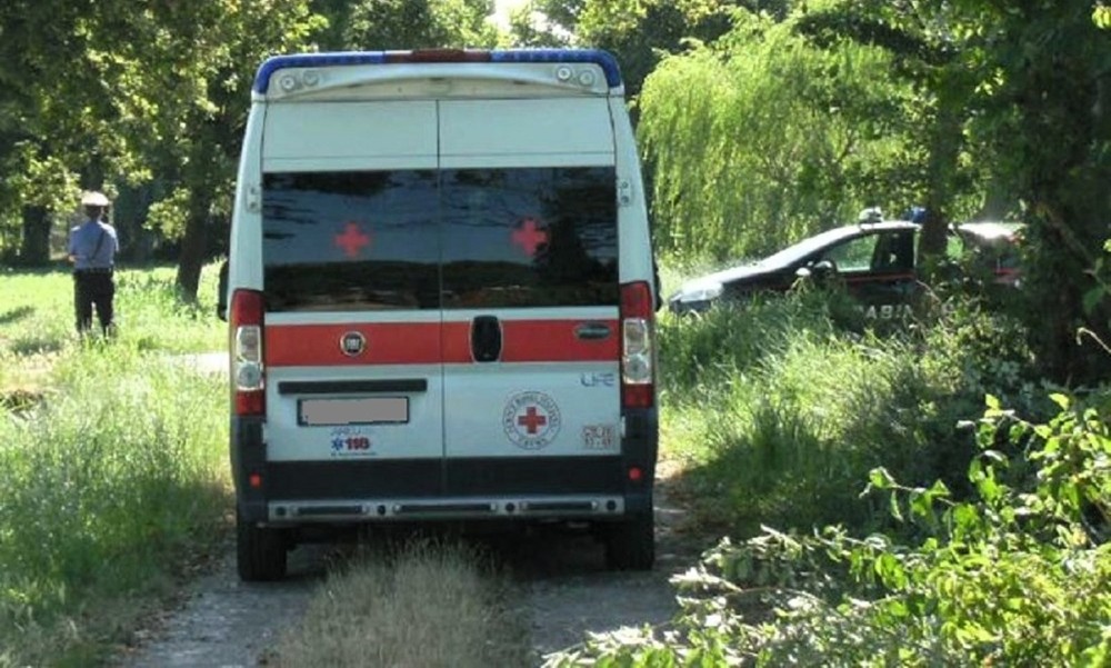 Colto da un raptus prende a sprangate una 12enne al parco