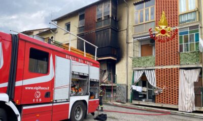 Fiamme in via Craveia: alloggio distrutto e due feriti