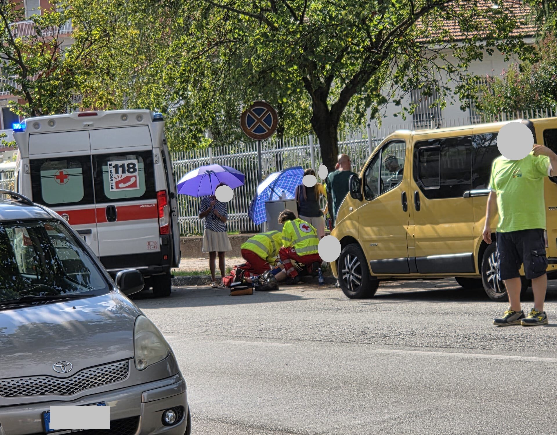18enne cade dalla moto, soccorso dal 118