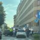 Paura in via Bertodano: scontro tra auto e moto, interviene il 118