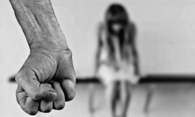i vicini di casa salvano una donna