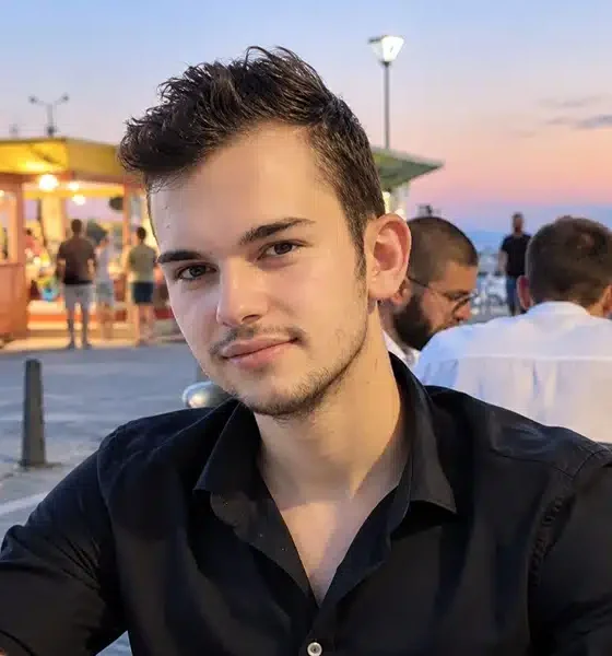 Muore nel sonno a soli 24 anni dopo una serata con gli amici
