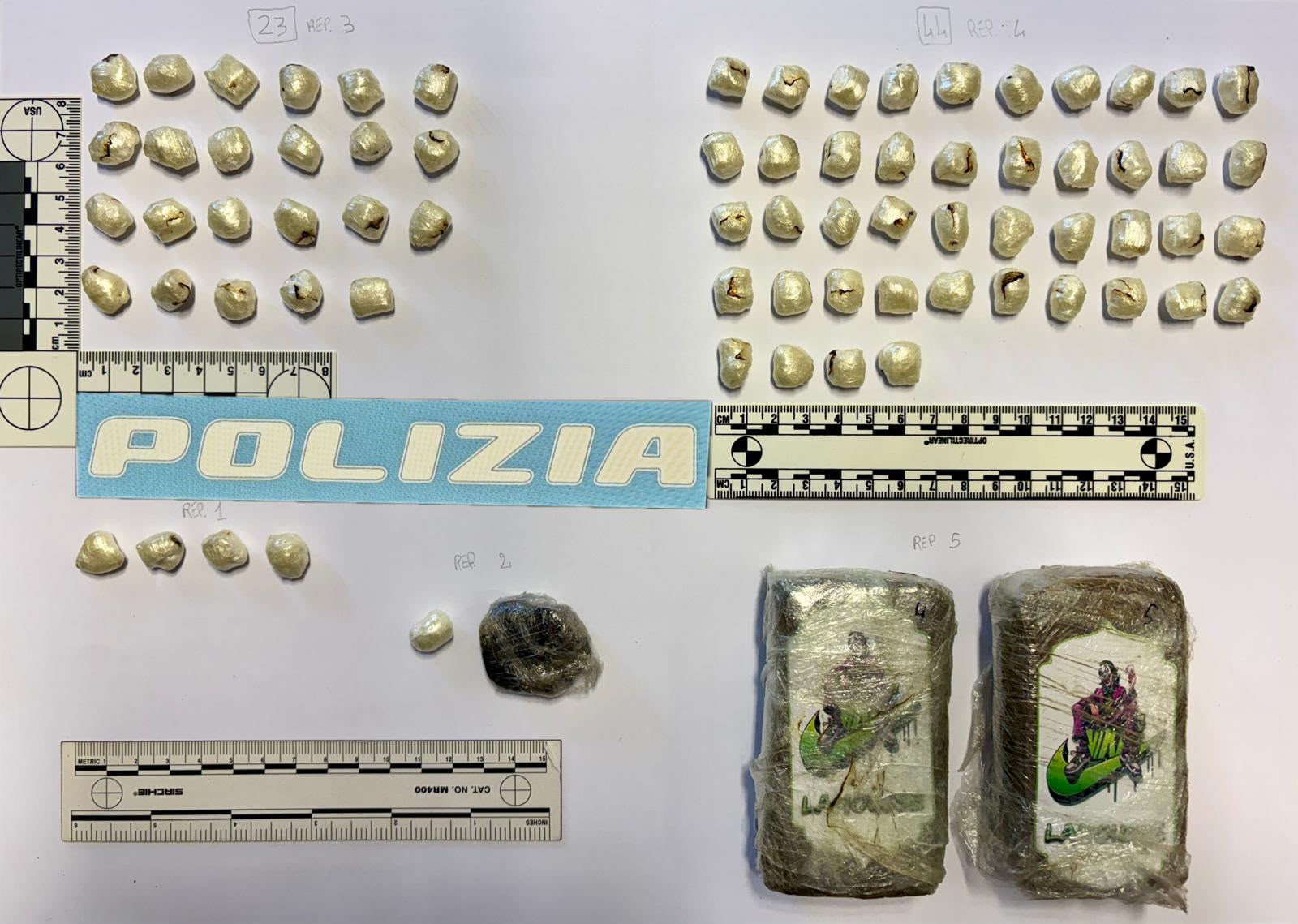 Cocaina e hashish nascosti nei pannelli dell’auto: arrestato 28enne