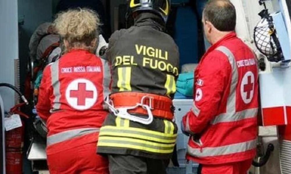 Schianto frontale sulla provinciale: quattro feriti, due in codice rosso