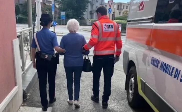 soccorsa passanti carabiniere