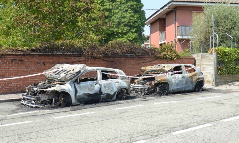 auto carabinieri bruciate