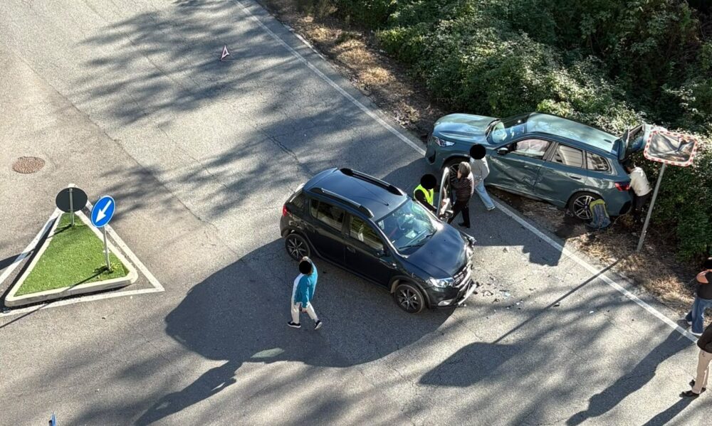 scontro bmw sandero