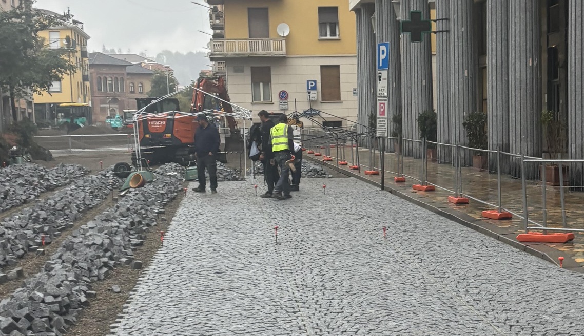 In via Pietro Micca si lavora anche di domenica